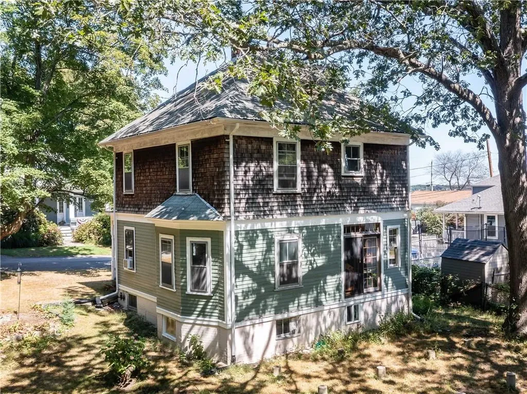12 Manton Street Warwick RI 02818