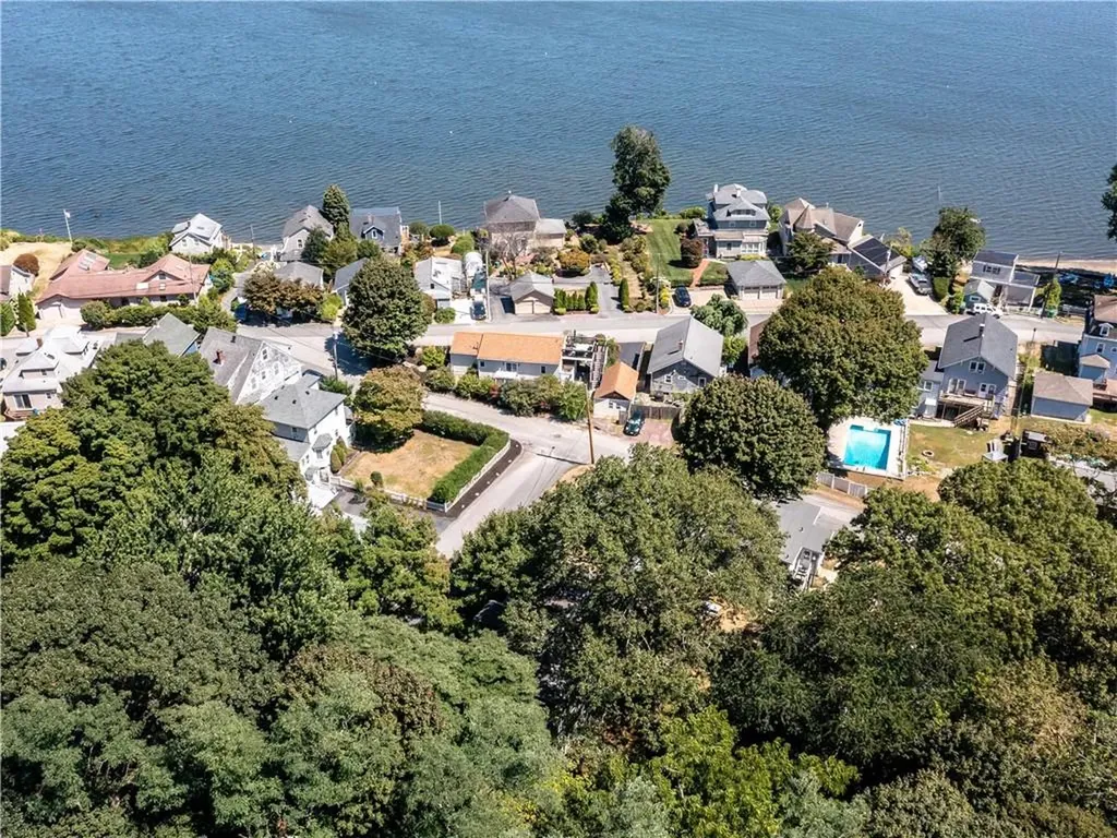 12 Manton Street Warwick RI 02818