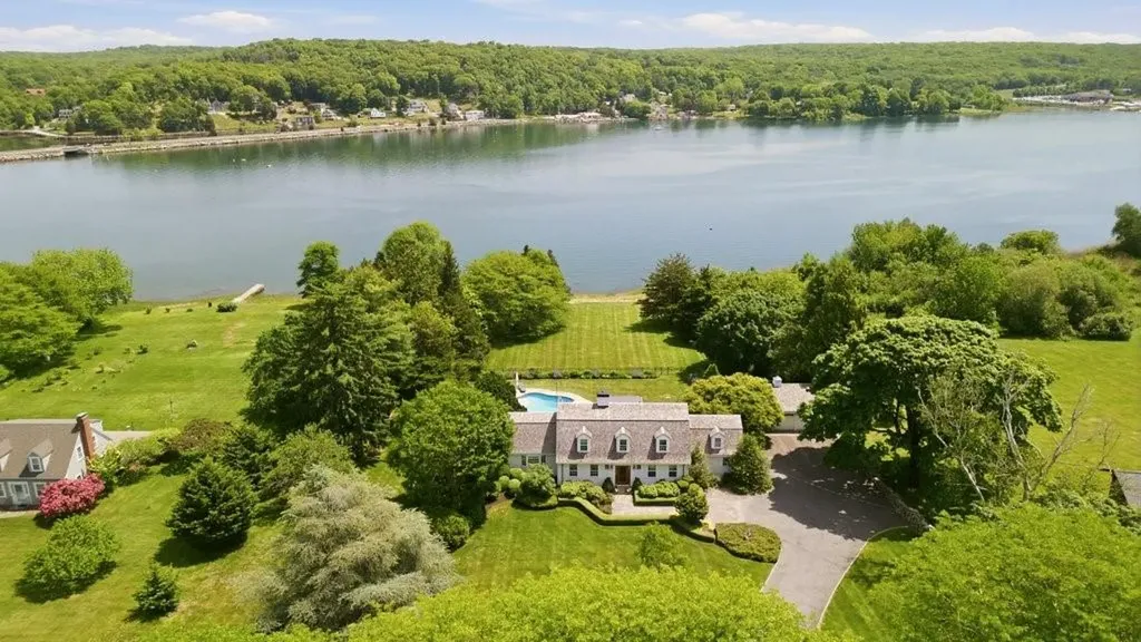 148 Nanaquaket Road Tiverton RI 02878