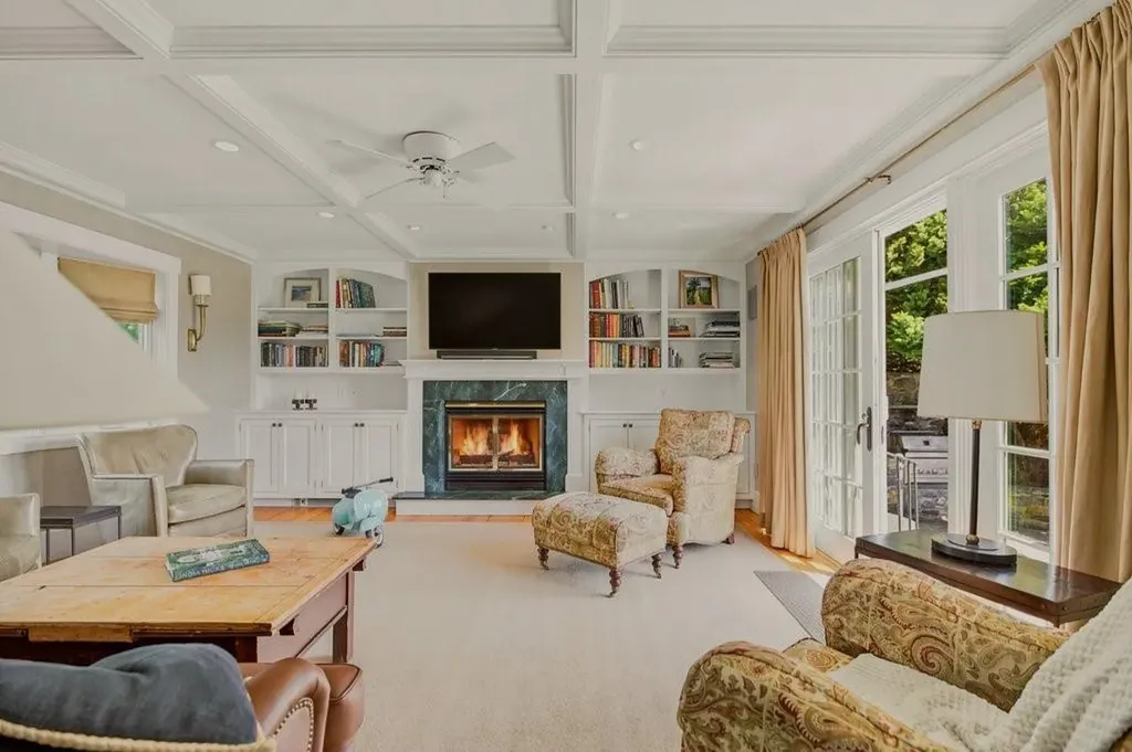 148 Nanaquaket Road Tiverton RI 02878