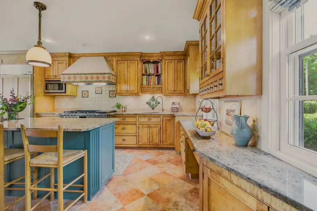 148 Nanaquaket Road Tiverton RI 02878