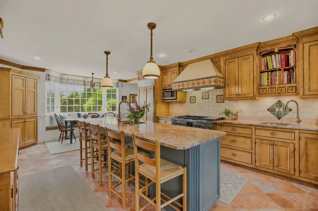 148 Nanaquaket Road Tiverton RI 02878