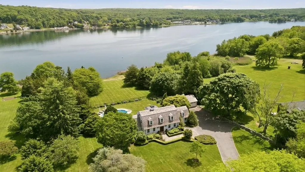 148 Nanaquaket Road Tiverton RI 02878