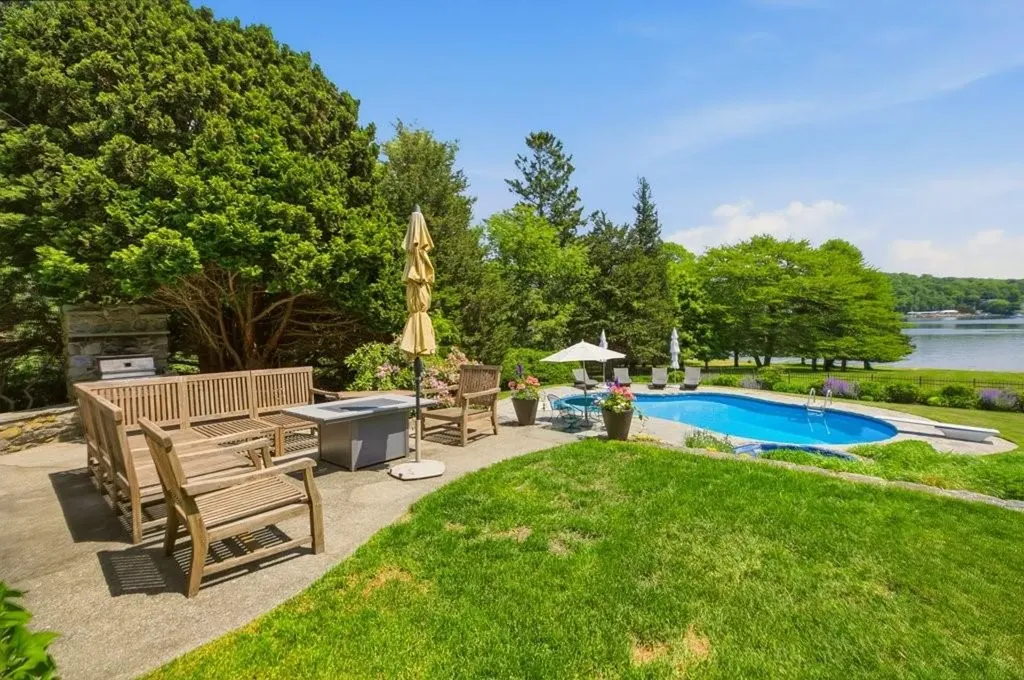 148 Nanaquaket Road Tiverton RI 02878