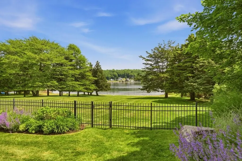 148 Nanaquaket Road Tiverton RI 02878