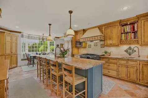 148 Nanaquaket Road Tiverton RI 02878