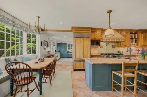 148 Nanaquaket Road Tiverton RI 02878