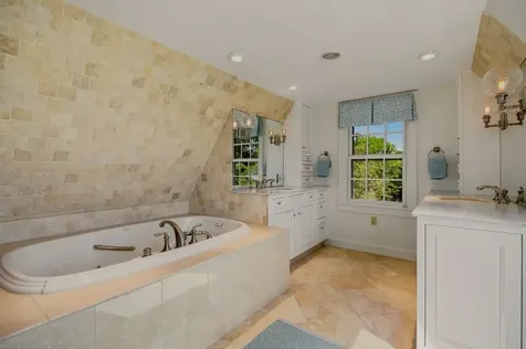 148 Nanaquaket Road Tiverton RI 02878