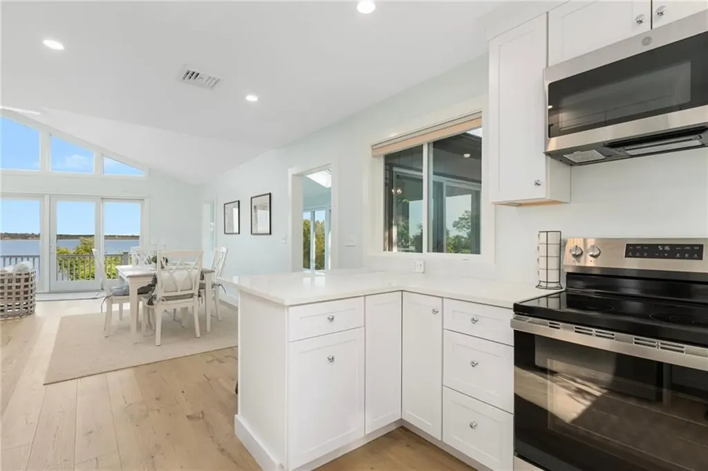 117 Indian Avenue Portsmouth RI 02871