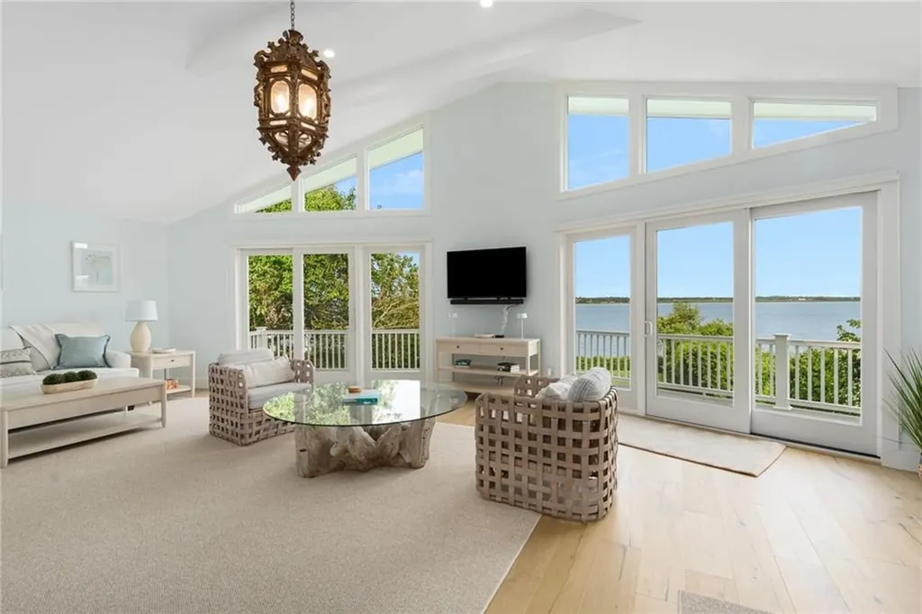 117 Indian Avenue Portsmouth RI 02871