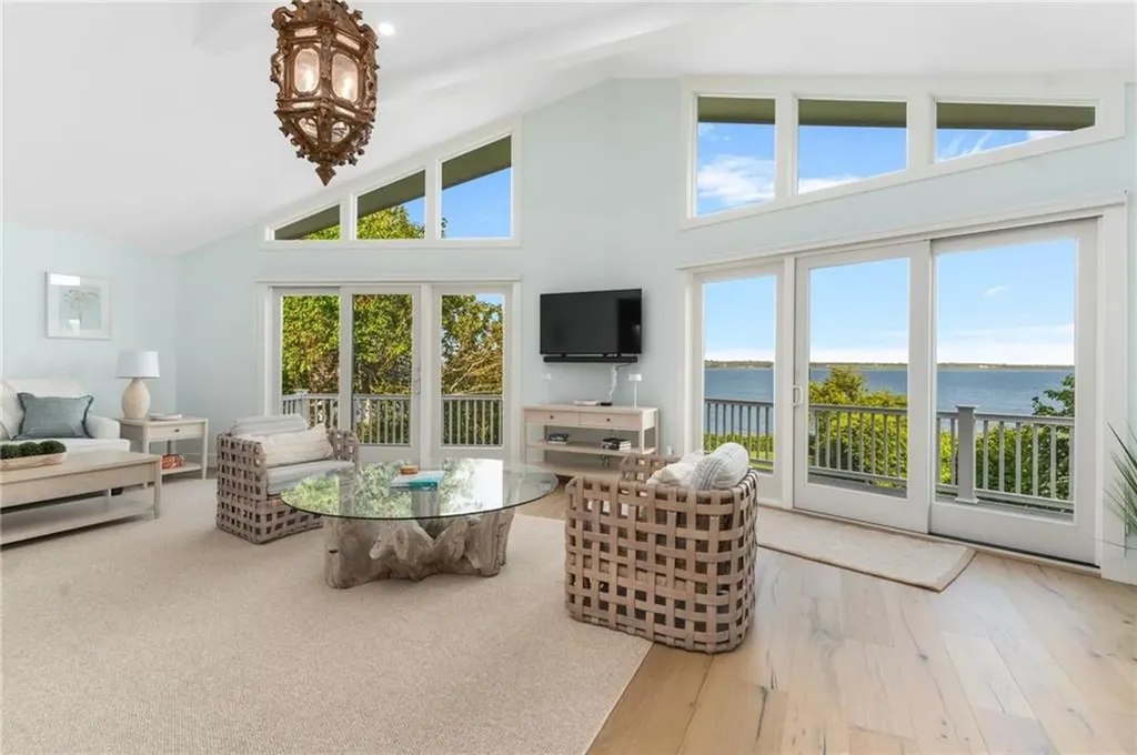 117 Indian Avenue Portsmouth RI 02871