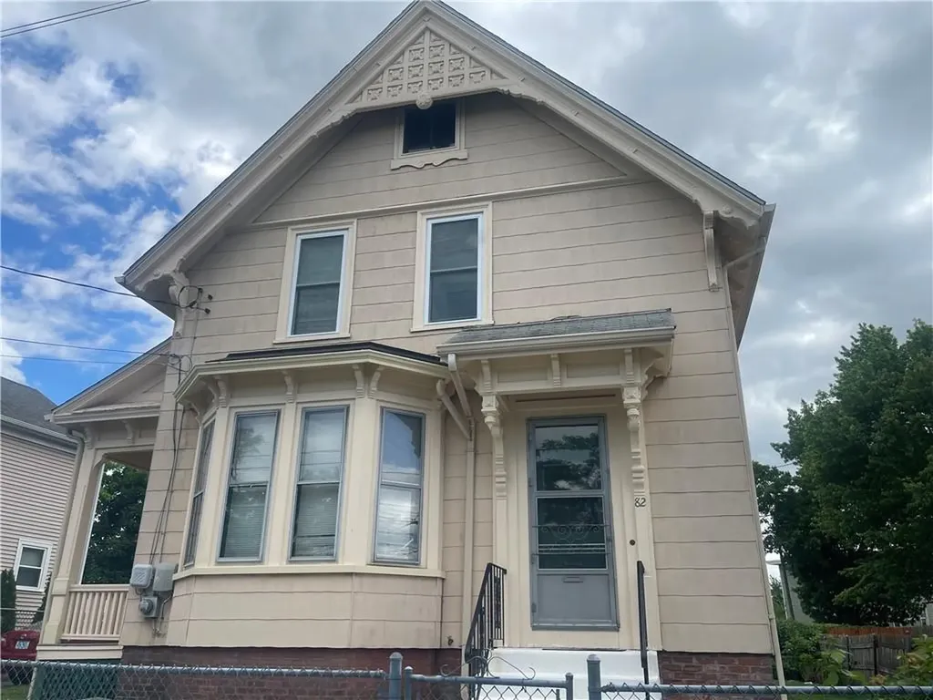 82 Jefferson Avenue Pawtucket RI 02860