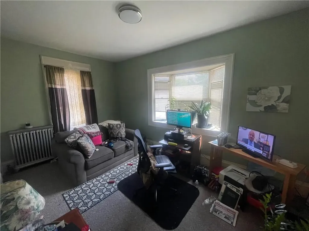 82 Jefferson Avenue Pawtucket RI 02860