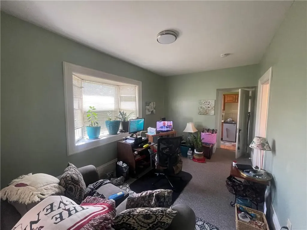 82 Jefferson Avenue Pawtucket RI 02860