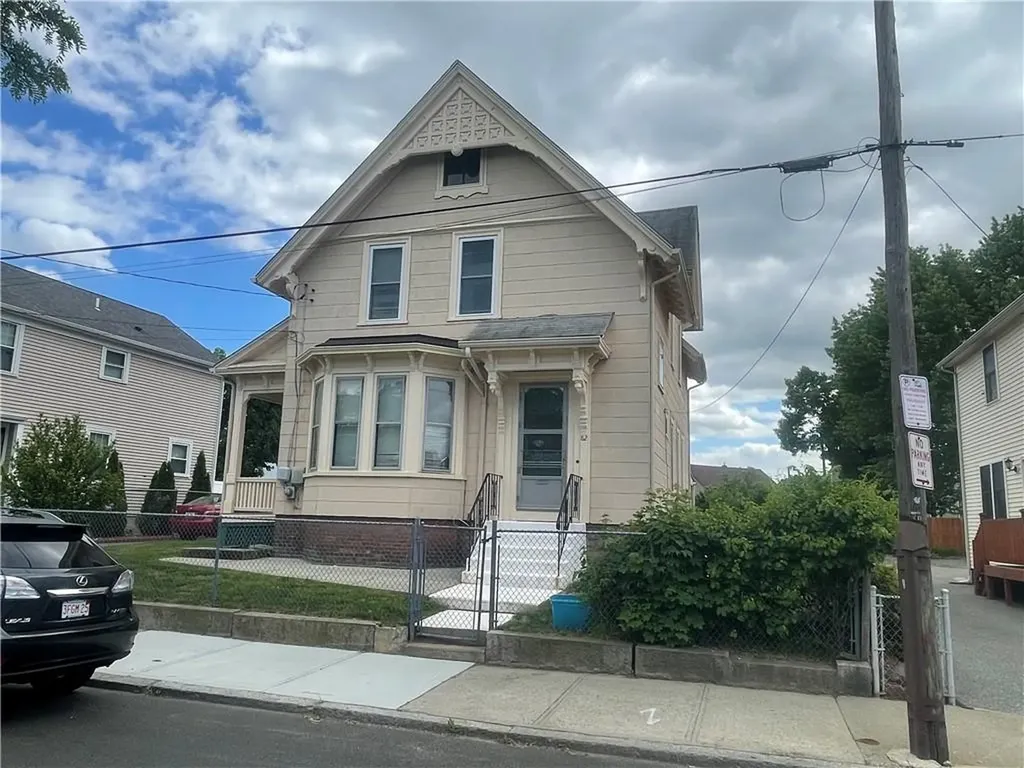82 Jefferson Avenue Pawtucket RI 02860