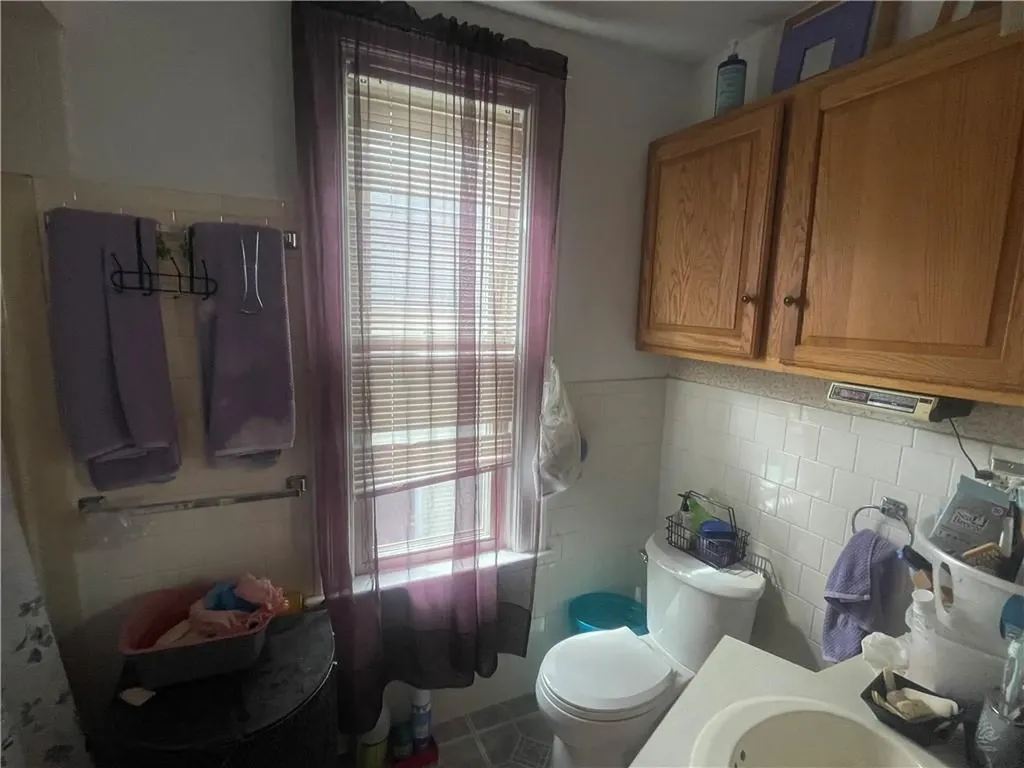 82 Jefferson Avenue Pawtucket RI 02860