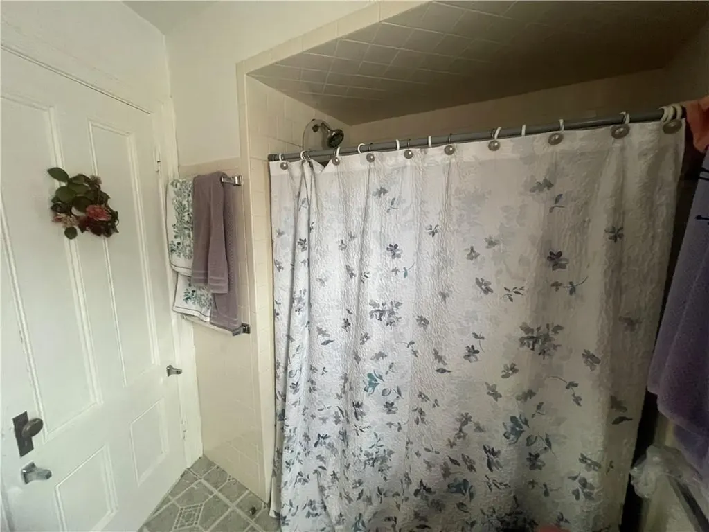 82 Jefferson Avenue Pawtucket RI 02860