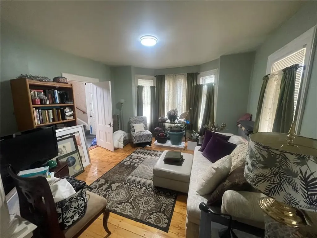 82 Jefferson Avenue Pawtucket RI 02860