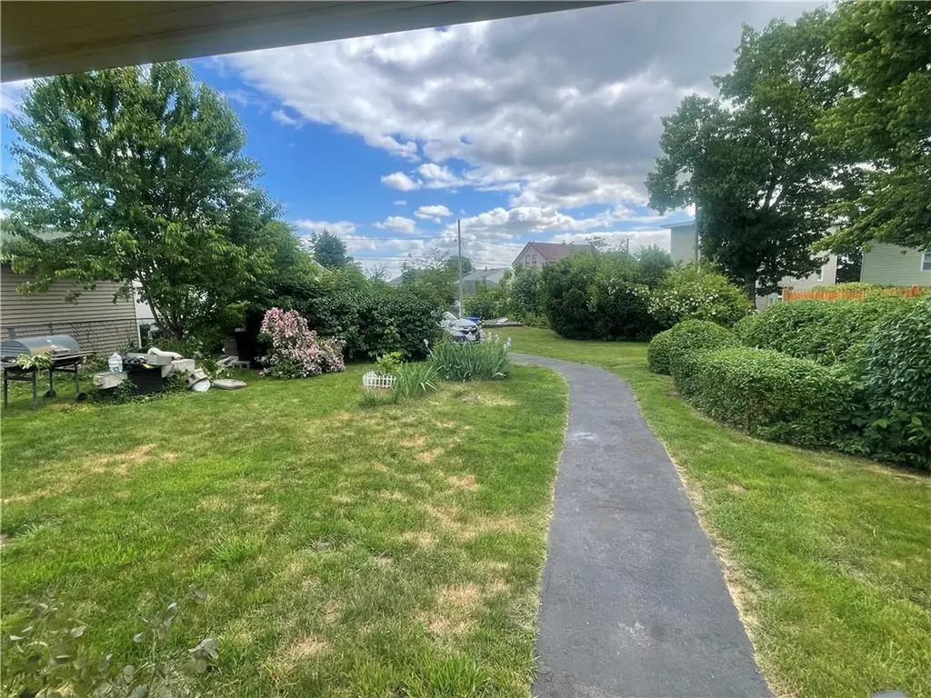 82 Jefferson Avenue Pawtucket RI 02860