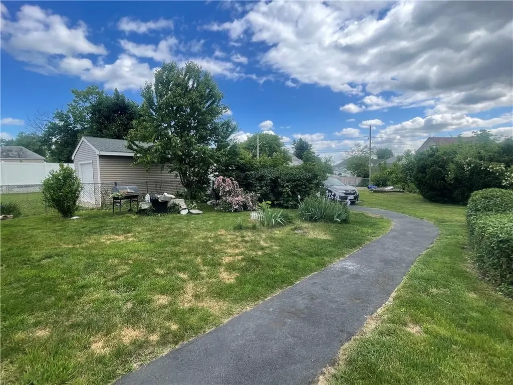 82 Jefferson Avenue Pawtucket RI 02860