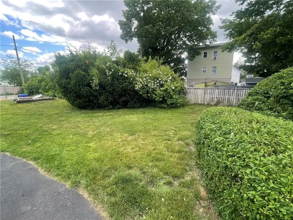 82 Jefferson Avenue Pawtucket RI 02860