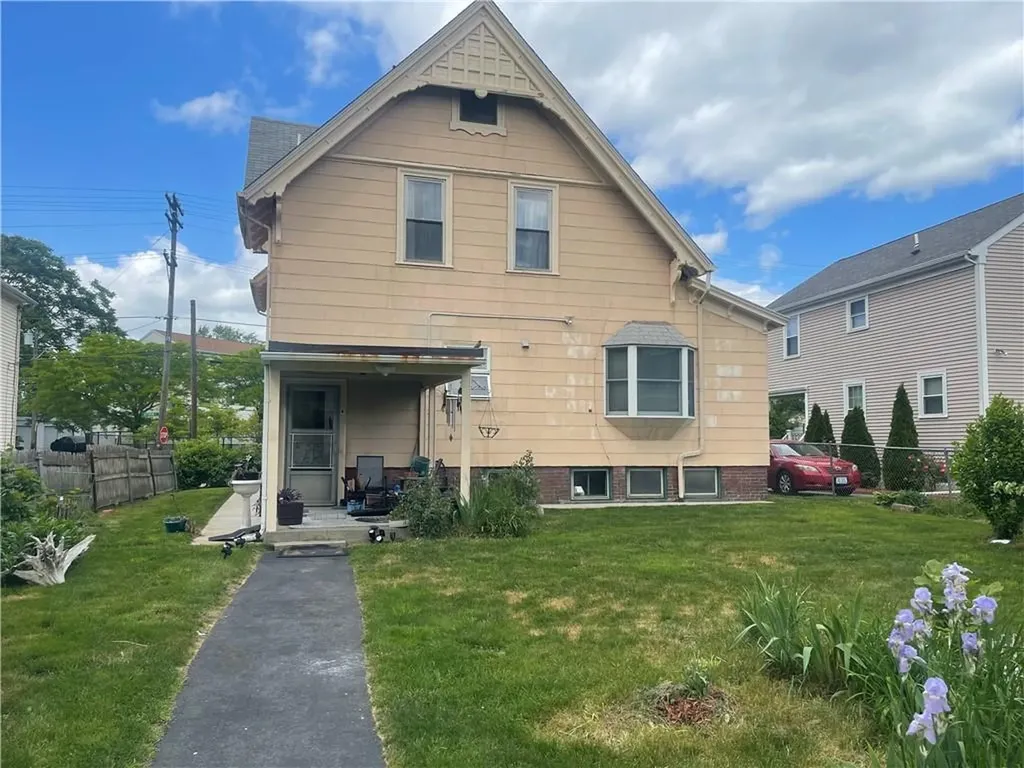82 Jefferson Avenue Pawtucket RI 02860