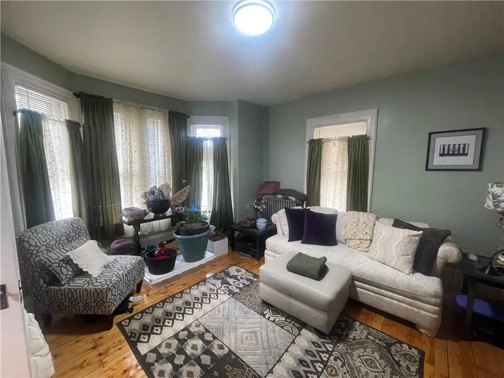 82 Jefferson Avenue Pawtucket RI 02860