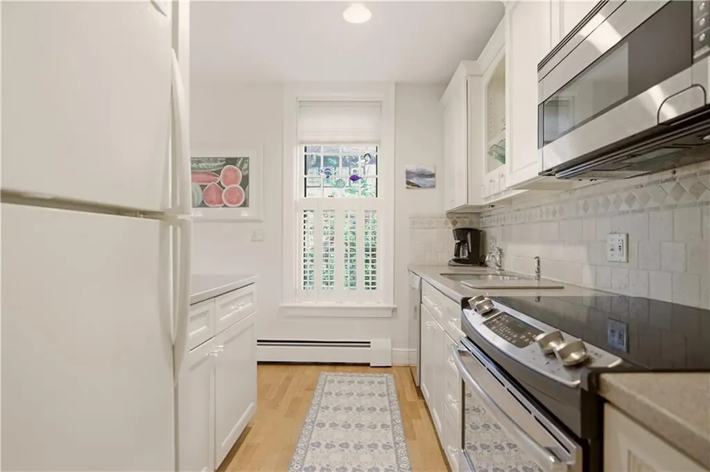 158 Narragansett Avenue Newport RI 02840