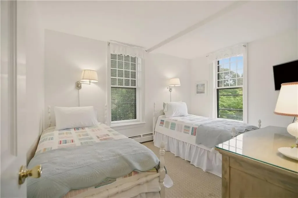 158 Narragansett Avenue Newport RI 02840