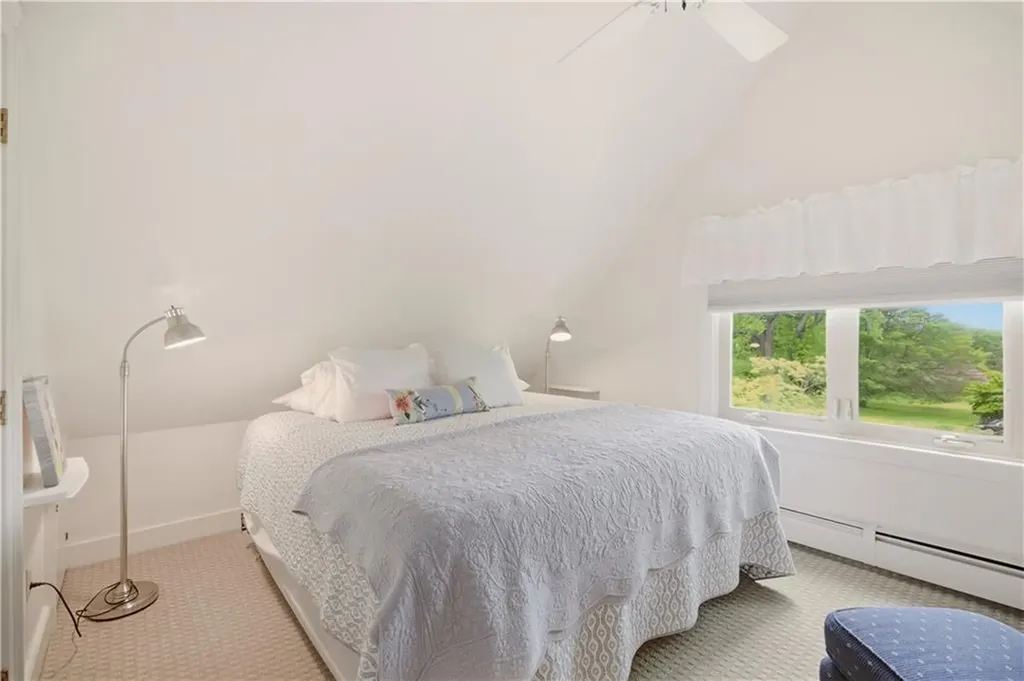 158 Narragansett Avenue Newport RI 02840