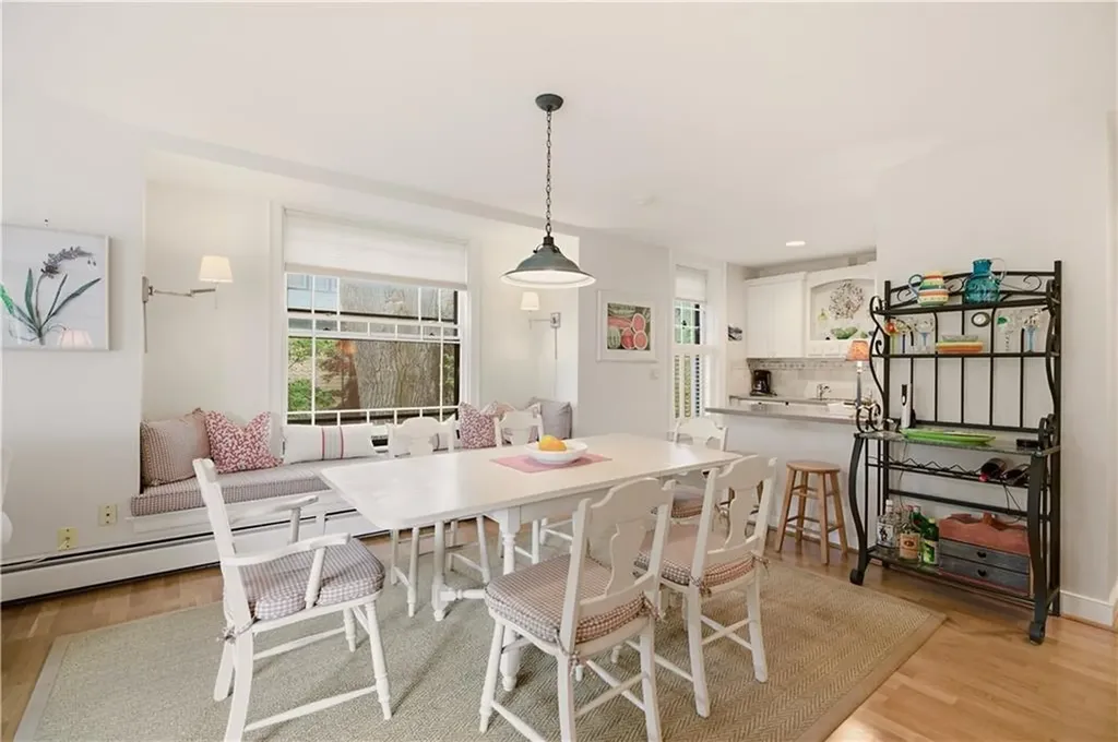 158 Narragansett Avenue Newport RI 02840