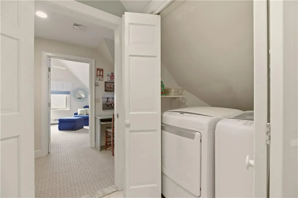 158 Narragansett Avenue Newport RI 02840