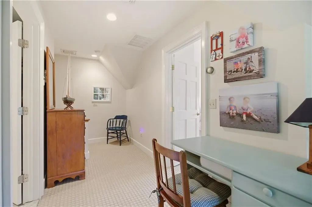 158 Narragansett Avenue Newport RI 02840