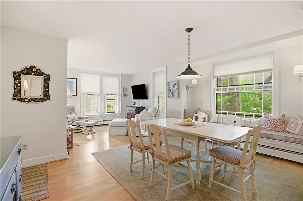 158 Narragansett Avenue Newport RI 02840