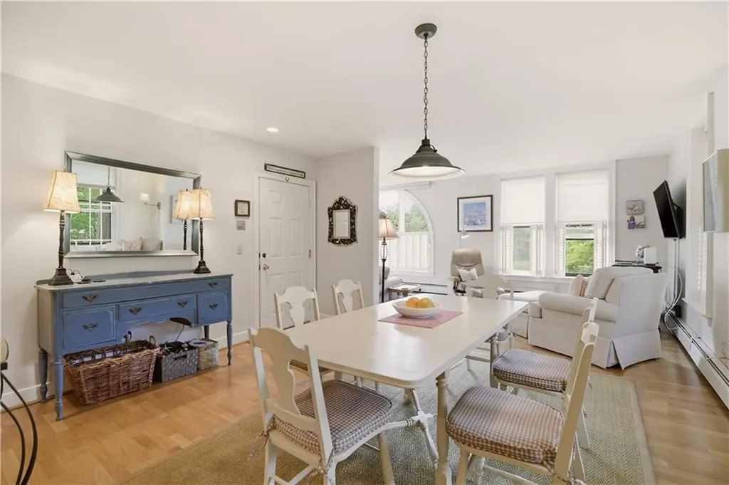 158 Narragansett Avenue Newport RI 02840