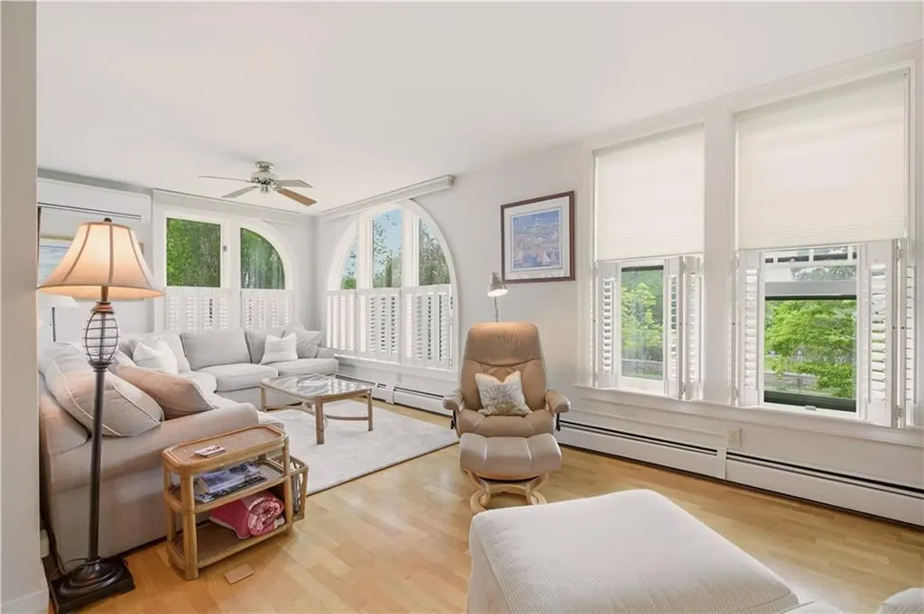 158 Narragansett Avenue Newport RI 02840