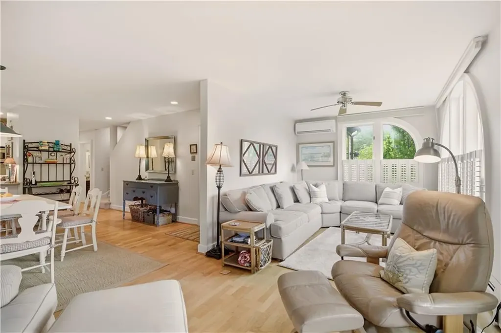 158 Narragansett Avenue Newport RI 02840