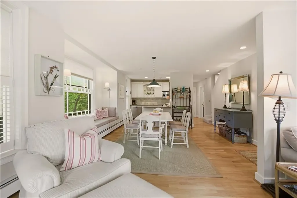 158 Narragansett Avenue Newport RI 02840