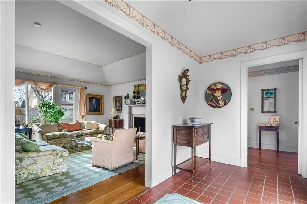 18 Ledge Road Newport RI 02840