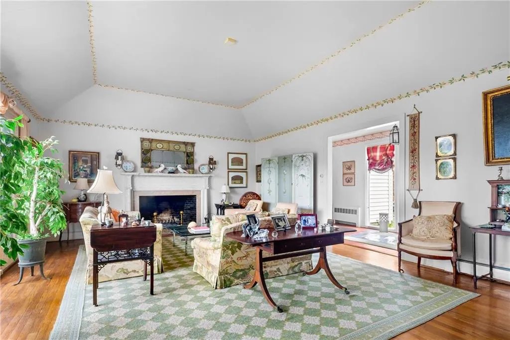 18 Ledge Road Newport RI 02840