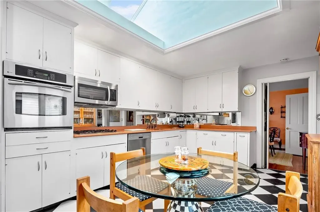 18 Ledge Road Newport RI 02840