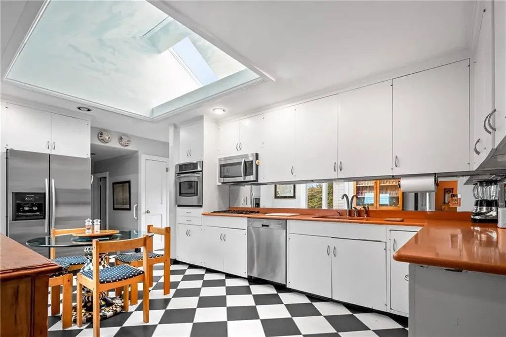 18 Ledge Road Newport RI 02840