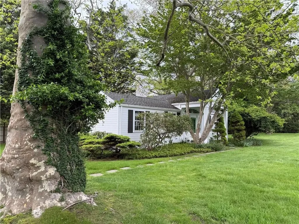 18 Ledge Road Newport RI 02840
