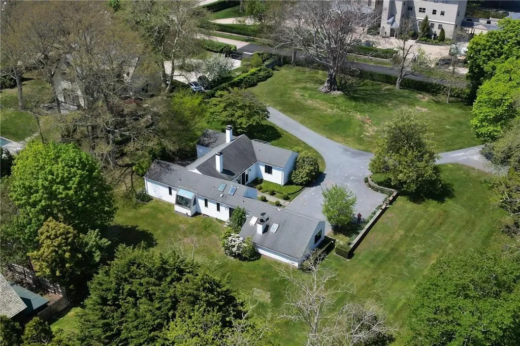 18 Ledge Road Newport RI 02840