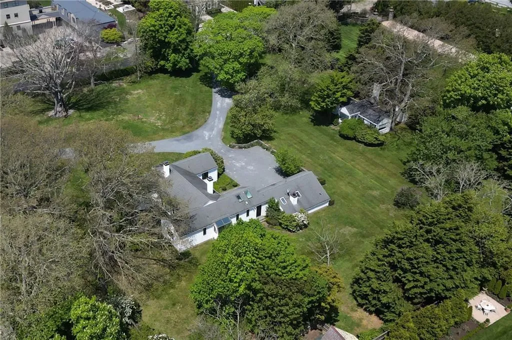 18 Ledge Road Newport RI 02840