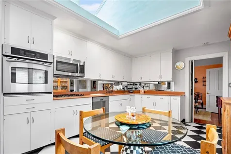 18 Ledge Road Newport RI 02840