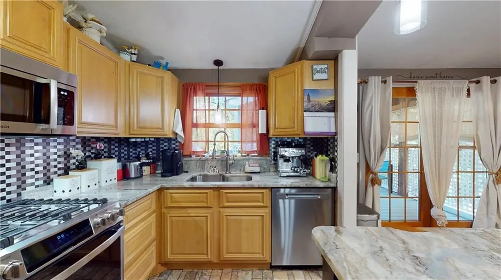 17 Tell Street Warwick RI 02889