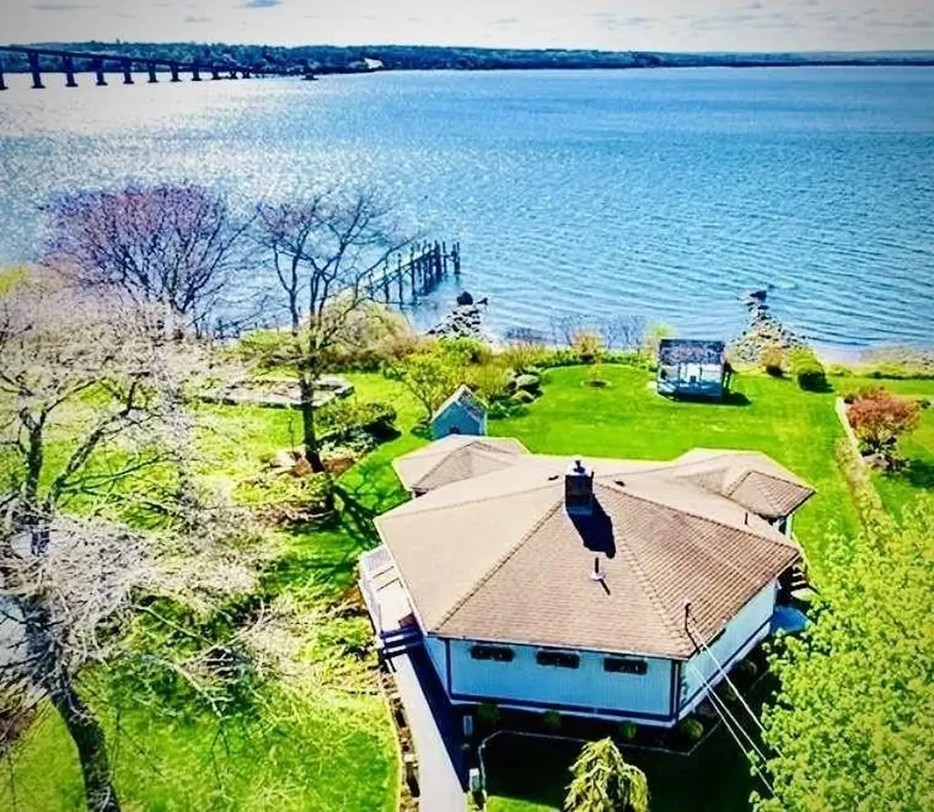 213 Seaside Drive Jamestown RI 02835