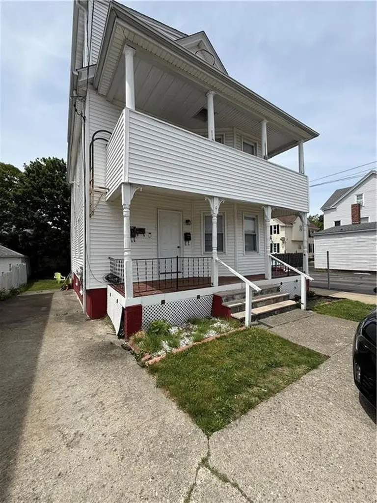 9 Fenmoor Street East Providence RI 02914