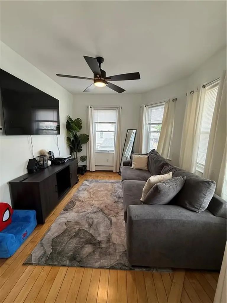 9 Fenmoor Street East Providence RI 02914